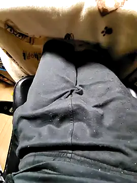 yuyuyu23565 online show from November 13, 2025, 12:53 pm