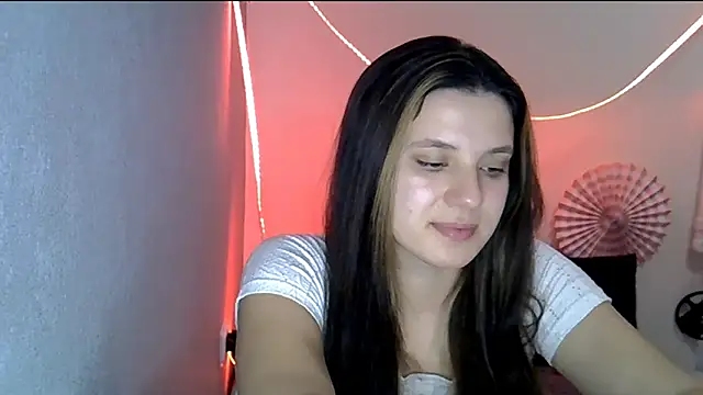 KiraHoney online show from February 19, 2026, 7:33 pm