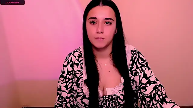 Snapshot of AlinaDoll_ chatting on November 27, 2025, 8:26 am AlinaDoll online show from November 27, 2025, 8:26 am