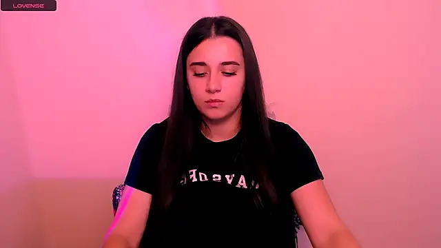 Snapshot of AlinaDoll_ chatting on November 14, 2025, 8:40 am AlinaDoll online show from November 14, 2025, 8:40 am