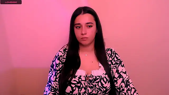 Snapshot of AlinaDoll_ chatting on November 13, 2025, 9:35 am AlinaDoll online show from November 13, 2025, 9:35 am