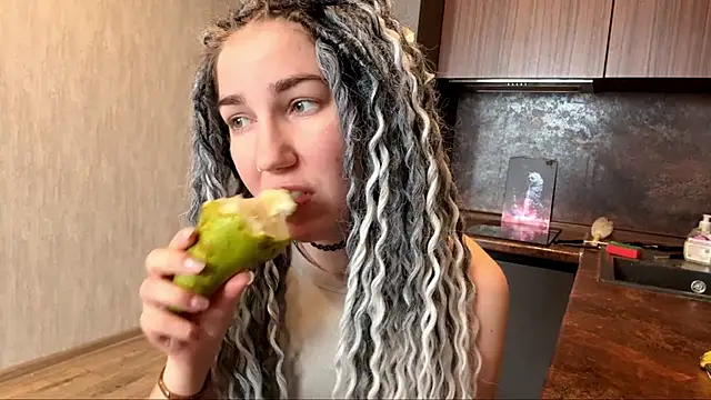 Snapshot of GeraldineStevenson chatting on March 3, 2026, 8:10 am GeraldineStevenson online show from March 3, 2026, 8:10 am