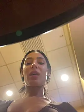 VickyM99 online show from November 18, 2025, 2:20 pm