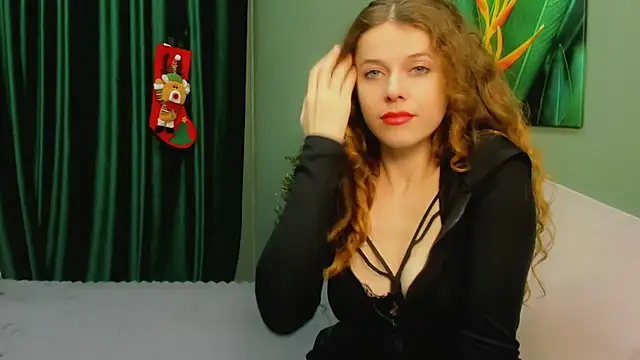 LoraWarner online show from November 30, 2025, 8:31 pm