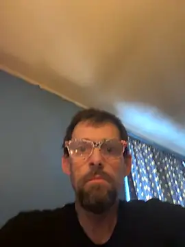 biggdaddyandqueenn online show from December 15, 2025, 4:24 pm