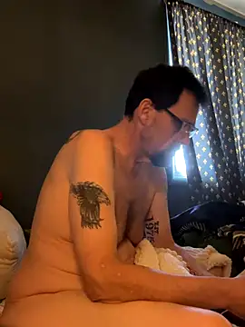 biggdaddyandqueenn online show from December 16, 2025, 4:11 pm