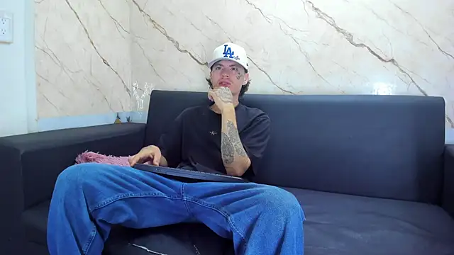 Kevinperlas online show from November 24, 2025, 8:31 pm