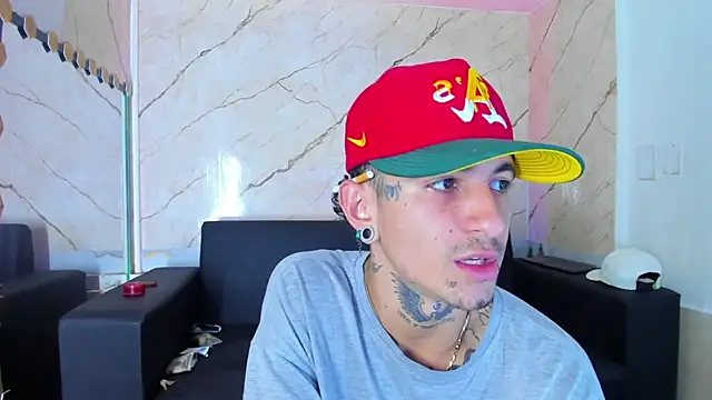 Kevinperlas online show from November 26, 2025, 8:31 pm