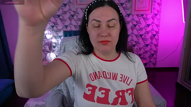 VelvetLuck online show from April 9, 2026, 5:53 am