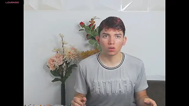 Snapshot of Oliver_paris chatting on December 1, 2025, 9:26 pm Oliver paris online show from December 1, 2025, 9:26 pm