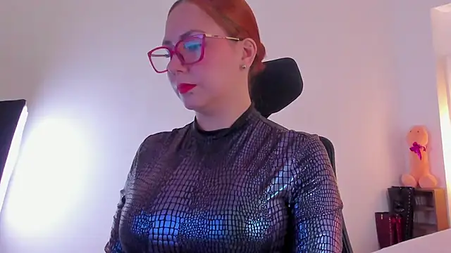 Snapshot of MistressErza chatting on July 8, 2026, 3:24 pm MistressErza online show from July 8, 2026, 3:24 pm