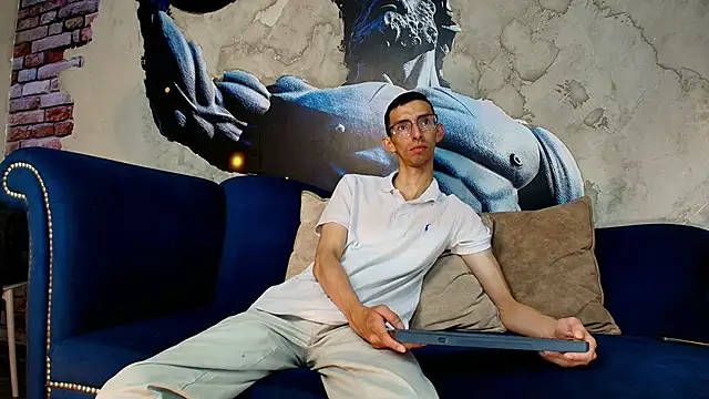 ZyroNight online show from December 19, 2025, 3:47 pm