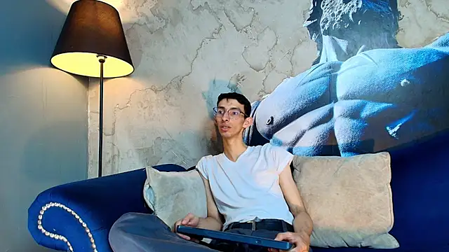 ZyroNight online show from November 24, 2025, 9:15 pm