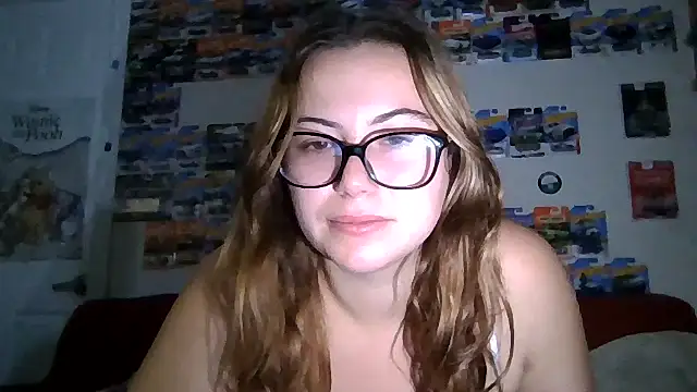 Snapshot of FreakyDreama chatting on November 5, 2025, 12:03 am FreakyDreama online show from November 5, 2025, 12:03 am