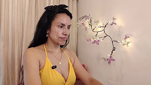 Snapshot of Bella_Exhibition chatting on May 10, 2026, 7:16 pm Bella Exhibition online show from May 10, 2026, 7:16 pm