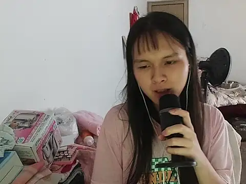 Snapshot of RebelAura chatting on July 22, 2026, 5:37 pm RebelAura online show from July 22, 2026, 5:37 pm