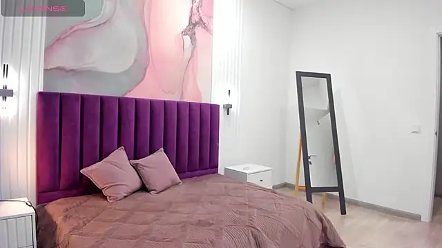 TracyMooree online show from November 12, 2025, 1:32 am