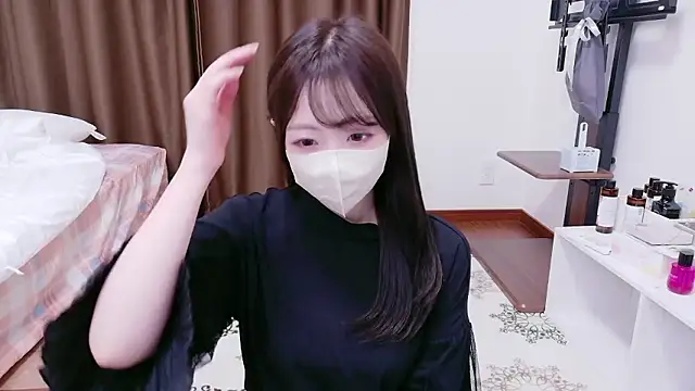 -aotan- online show from November 24, 2025, 11:43 am