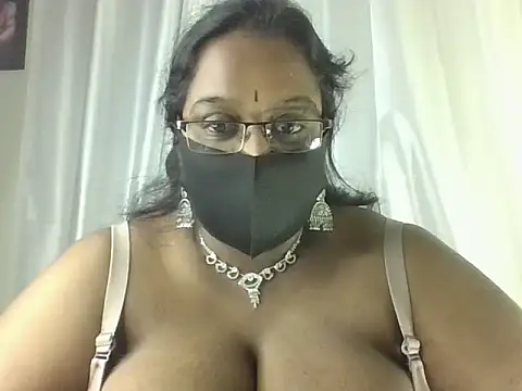 Snapshot of hootypriya chatting on July 2, 2026, 2:45 pm hootypriya online show from July 2, 2026, 2:45 pm