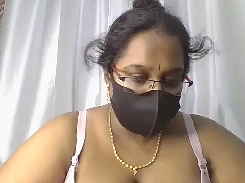 Snapshot of hootypriya chatting on June 30, 2026, 5:13 pm hootypriya online show from June 30, 2026, 5:13 pm