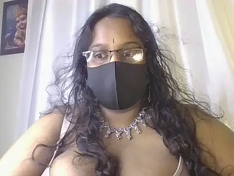 Snapshot of hootypriya chatting on July 1, 2026, 4:18 pm hootypriya online show from July 1, 2026, 4:18 pm