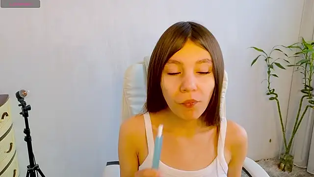 Little  Lunaa online show from February 11, 2026, 10:15 am