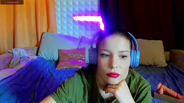 Eva purrr  online show from April 17, 2026, 12:19 pm