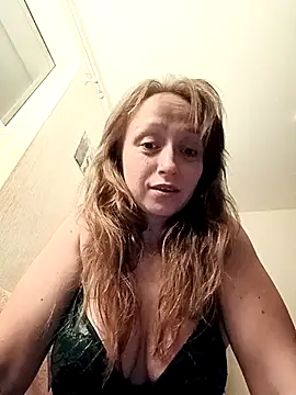 HotMommaCR online show from November 7, 2025, 12:26 am