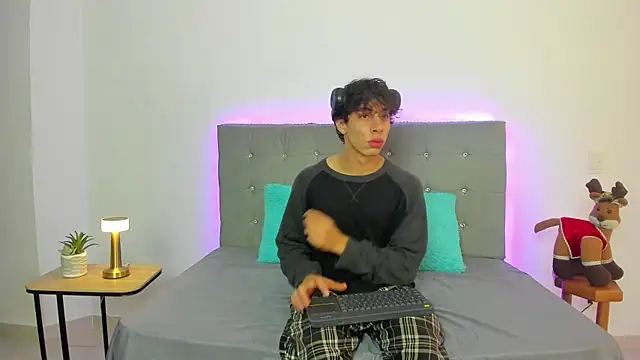 chris evans27 online show from November 26, 2025, 1:16 am