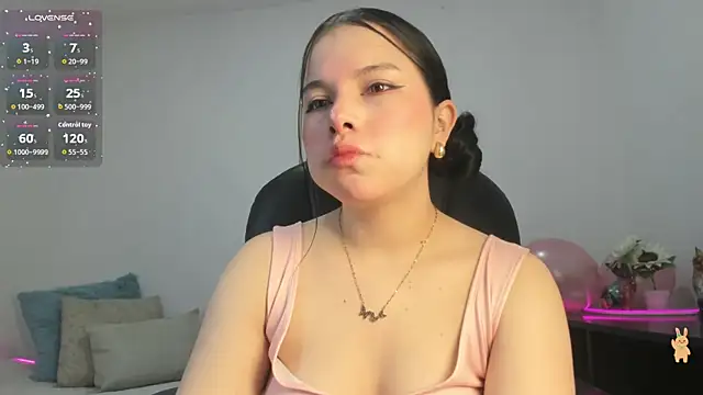 Snapshot of violettabond chatting on November 13, 2025, 12:42 pm violettabond online show from November 13, 2025, 12:42 pm