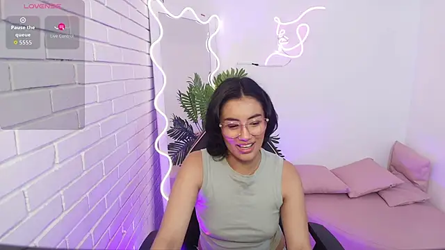 PEACHY TAY online show from December 5, 2025, 11:42 am