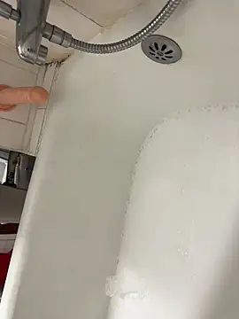 mihneaxxx online show from November 23, 2025, 9:14 pm