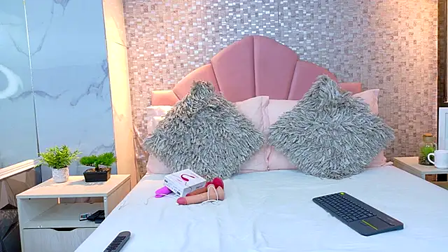 ValeriaMonet online show from November 10, 2025, 7:30 pm