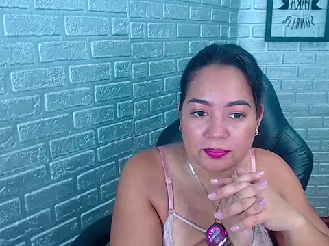 Bella Summers  online show from November 27, 2025, 2:50 pm