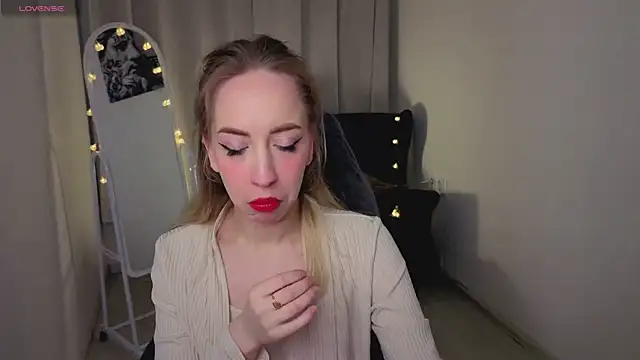 IsabelleBliz online show from March 3, 2026, 9:44 pm