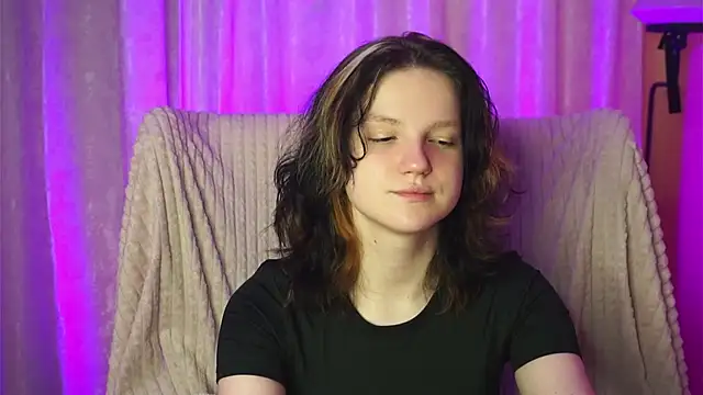 LatinaHuguenin online show from March 19, 2026, 8:09 pm