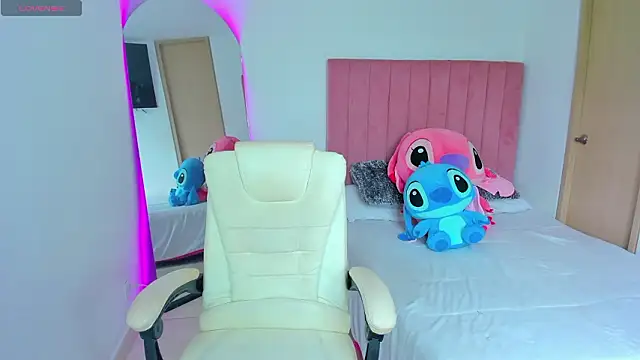 Snapshot of Janettcruz chatting on February 24, 2026, 7:26 pm Janettcruz online show from February 24, 2026, 7:26 pm