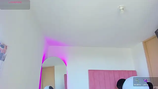 Janettcruz online show from April 20, 2026, 8:10 pm