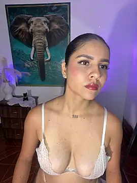 alisaa jhons1 online show from July 15, 2026, 1:07 pm