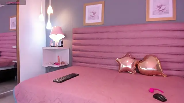 GabbyRain online show from November 11, 2025, 9:09 pm