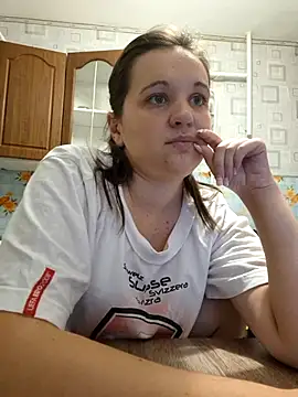 LinaLorien online show from November 10, 2025, 9:42 pm