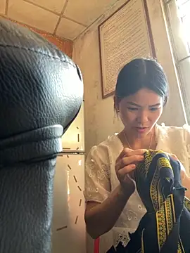 Snapshot of Beolulu chatting on November 12, 2025, 7:12 am Beolulu online show from November 12, 2025, 7:12 am