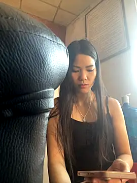 Snapshot of Beolulu chatting on November 13, 2025, 4:38 am Beolulu online show from November 13, 2025, 4:38 am