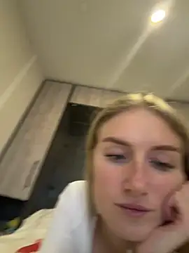 Snapshot of olliebells chatting on July 1, 2026, 4:29 pm olliebells online show from July 1, 2026, 4:29 pm
