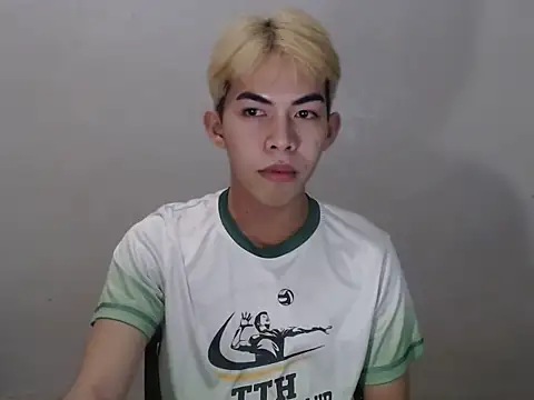 Snapshot of Urhotsilverboy chatting on June 8, 2026, 4:29 pm Urhotsilverboy online show from June 8, 2026, 4:29 pm