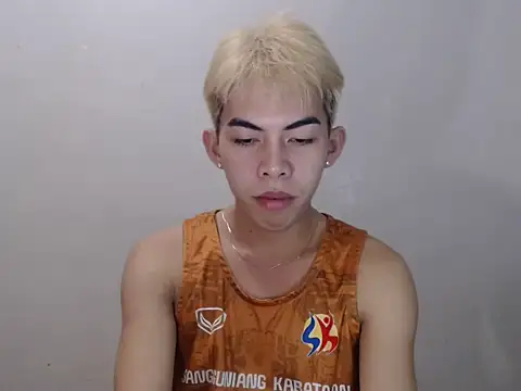 Snapshot of Urhotsilverboy chatting on May 29, 2026, 3:51 pm Urhotsilverboy online show from May 29, 2026, 3:51 pm