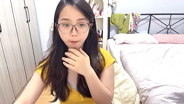 Snapshot of Hmm_0303 chatting on April 28, 2026, 5:06 pm Hmm 0303 online show from April 28, 2026, 5:06 pm