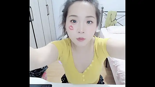 Snapshot of Hmm_0303 chatting on May 19, 2026, 4:58 pm Hmm 0303 online show from May 19, 2026, 4:58 pm