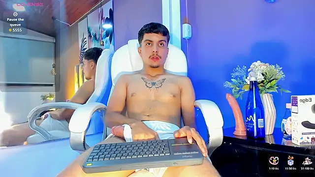 NicolasRey1 online show from November 23, 2025, 6:56 am