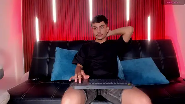 NicolasRey1 online show from November 27, 2025, 5:08 am